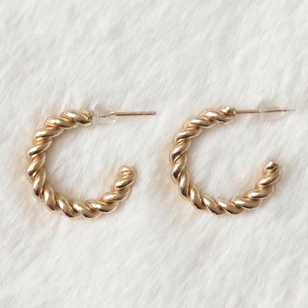 5/$15 🩷 MUST BUNDLE Gold Twisted Hoop Earrings - Women Jewelry